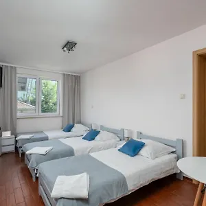 sleeply-pensjonat-zlotniki.hotelswroclaw.com/